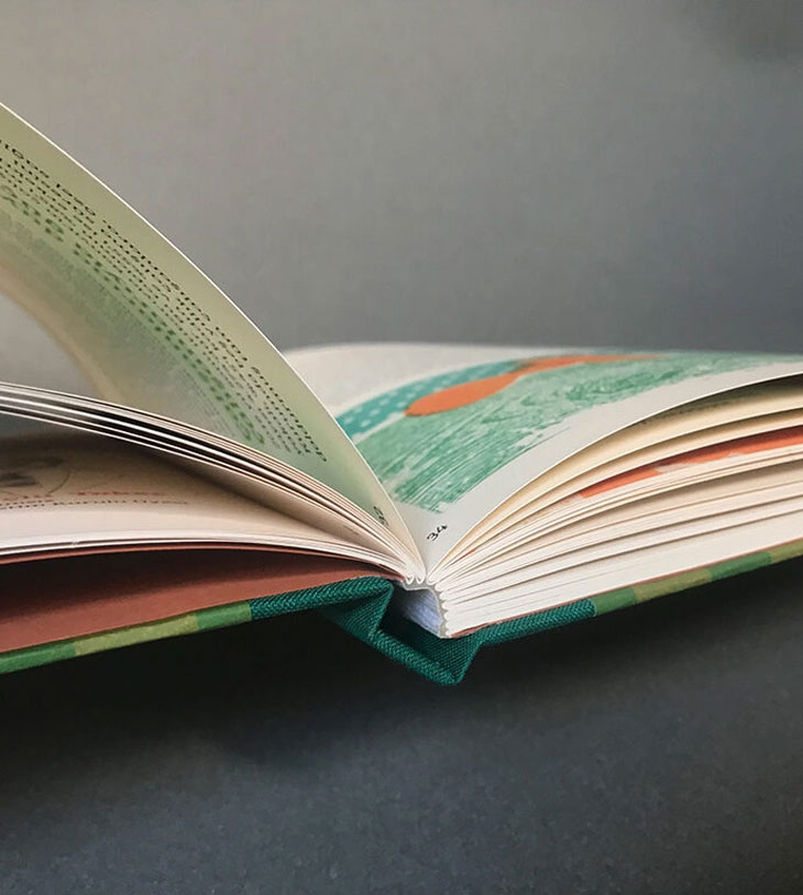 in catalogue may chỉ keo nhiệt bìa cứng